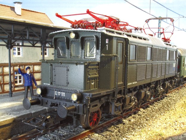 22172 Trix H0 Clubmodel 2011 aan station