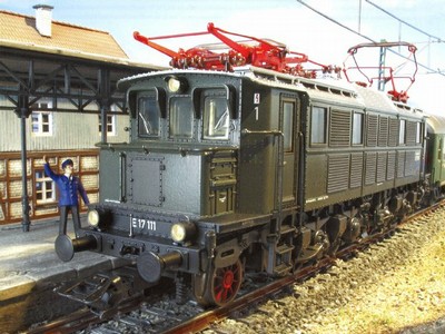 22172 Trix H0 Clubmodel 2011 aan station